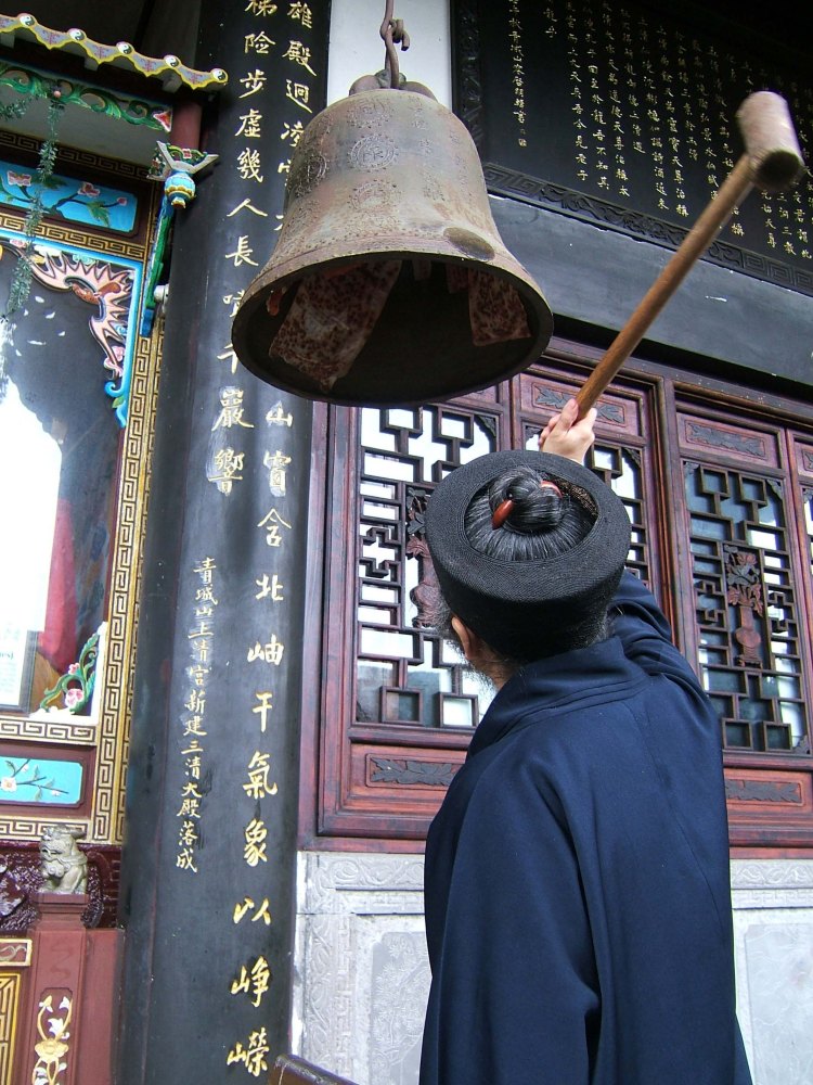 closing ceremony at taoist monastary on mt. qingcheng