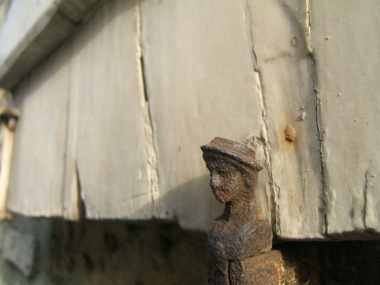 figure keeping door open in Senlis France_