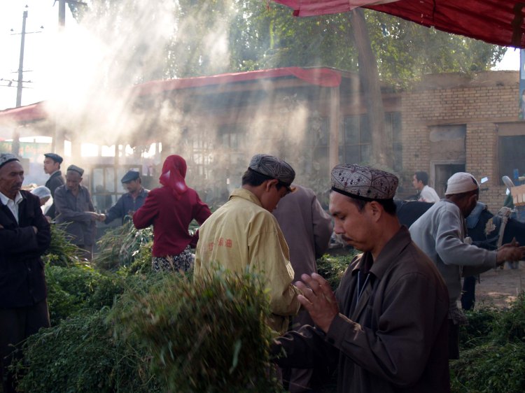 kashgar-fruit-seller
