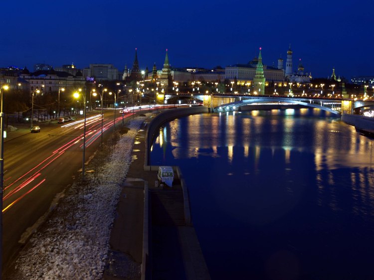 moscow-river-with-kremlin-in-the-background