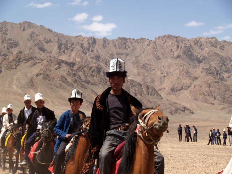 opening-procession-murghab-horse-festival